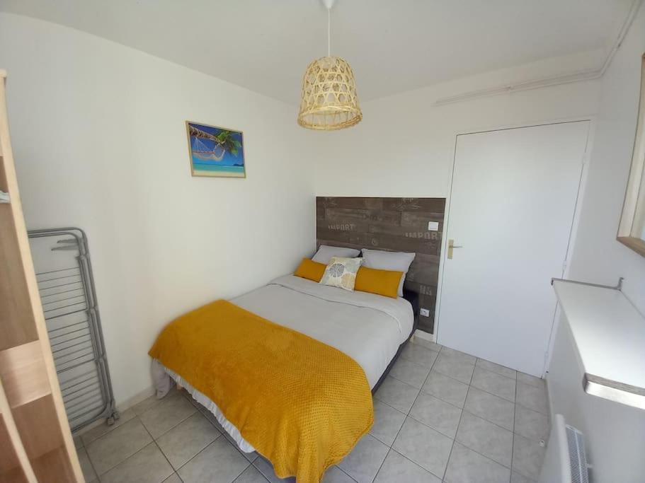 Appart 2/4 Pers Proche Centre Avec Balcon, Parking Narbonne Exteriör bild