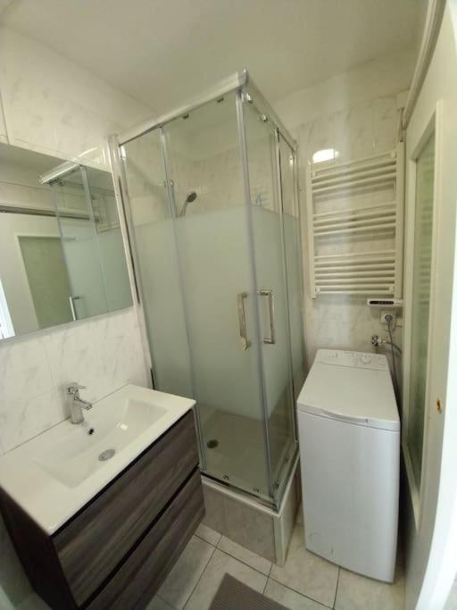 Appart 2/4 Pers Proche Centre Avec Balcon, Parking Narbonne Exteriör bild