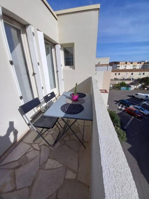 Appart 2/4 Pers Proche Centre Avec Balcon, Parking Narbonne Exteriör bild